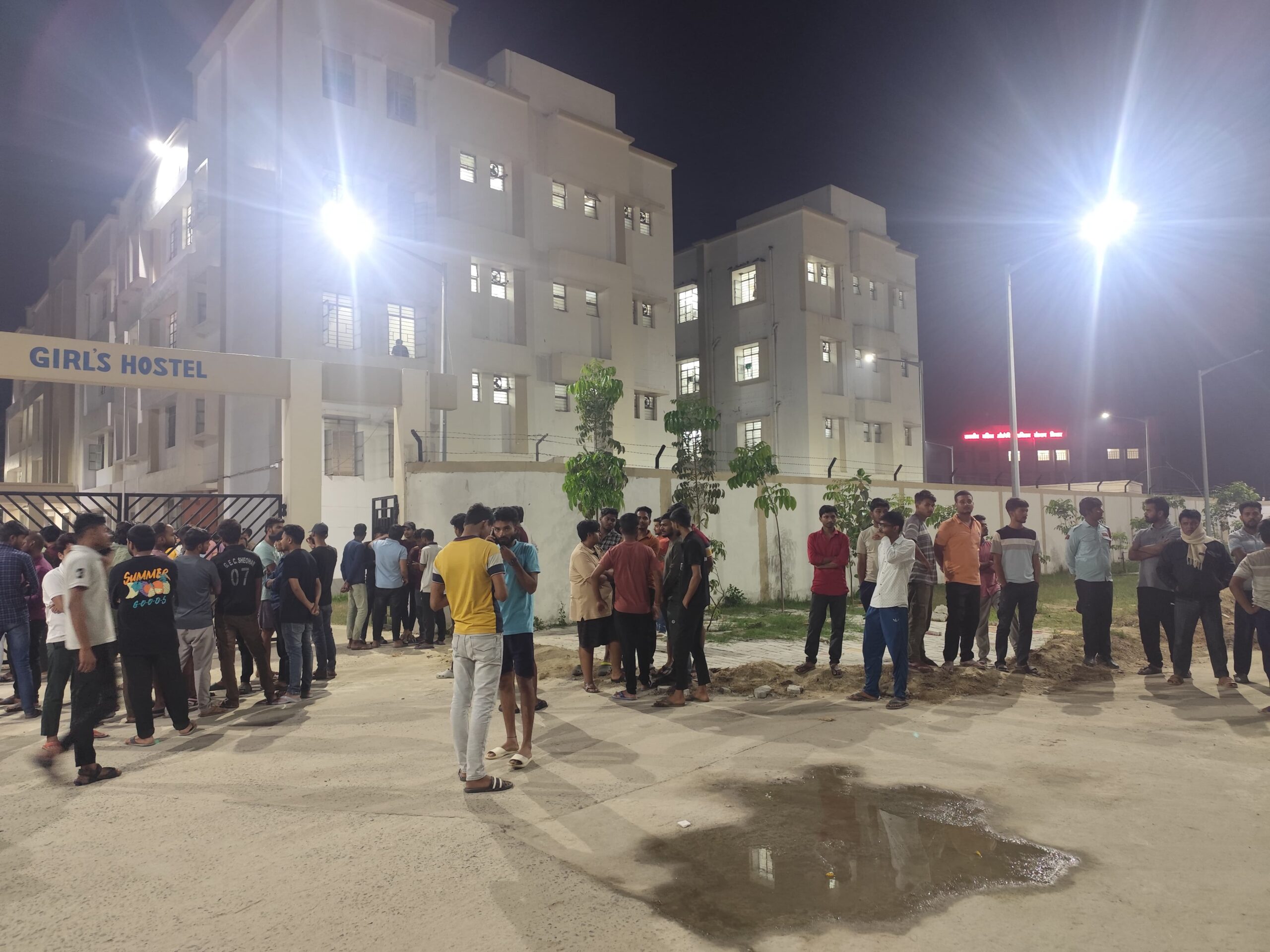 इंजीनियरिंग कॉलेज की छात्रा की संदिग्ध परिस्थितियों में मौत, हॉस्टल के कमरा में पंखा से लटका शव बरामद